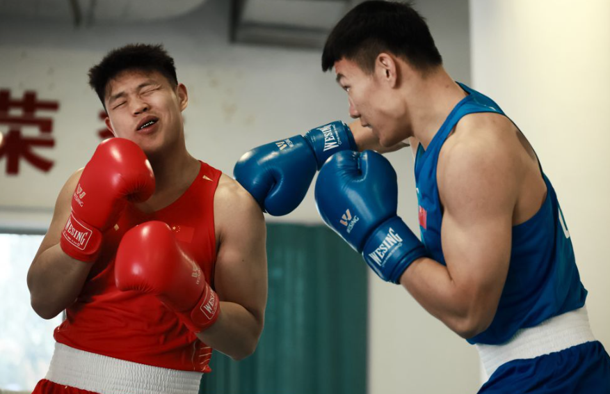 AC米兰与其他俱乐部的竞争分析